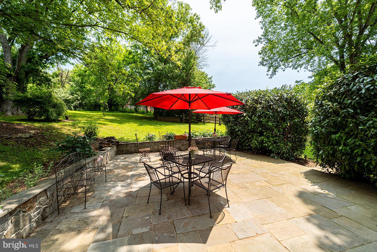 LOVETTSVILLE - Residential