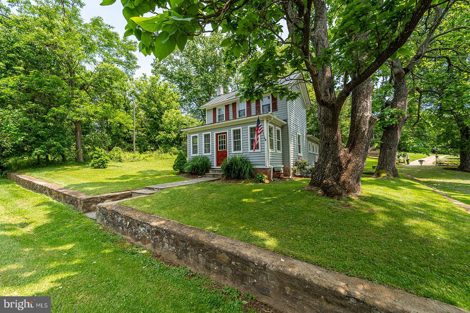 LOVETTSVILLE - Residential