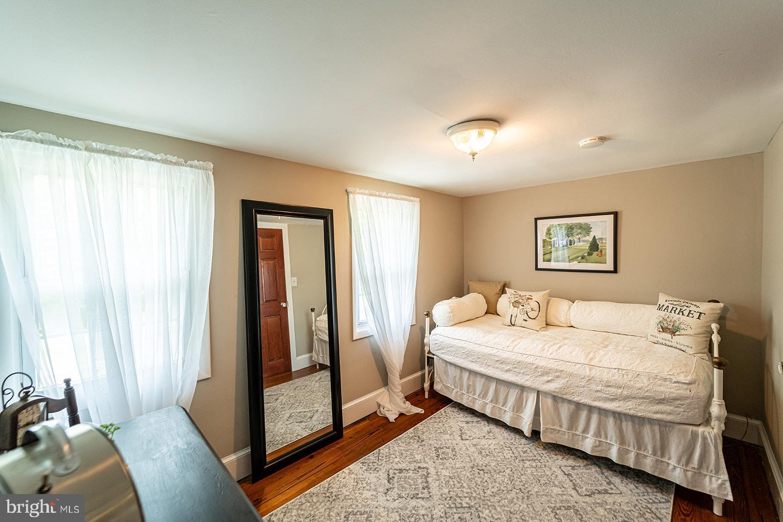 LOVETTSVILLE - Residential