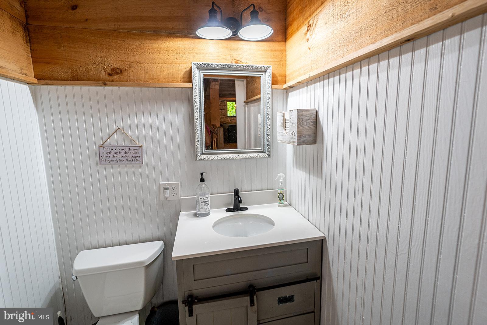 LOVETTSVILLE - Residential