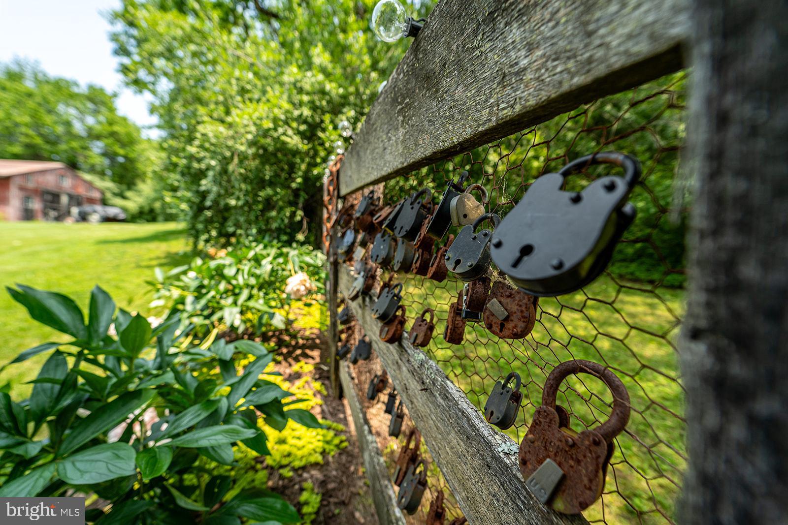 LOVETTSVILLE - Residential