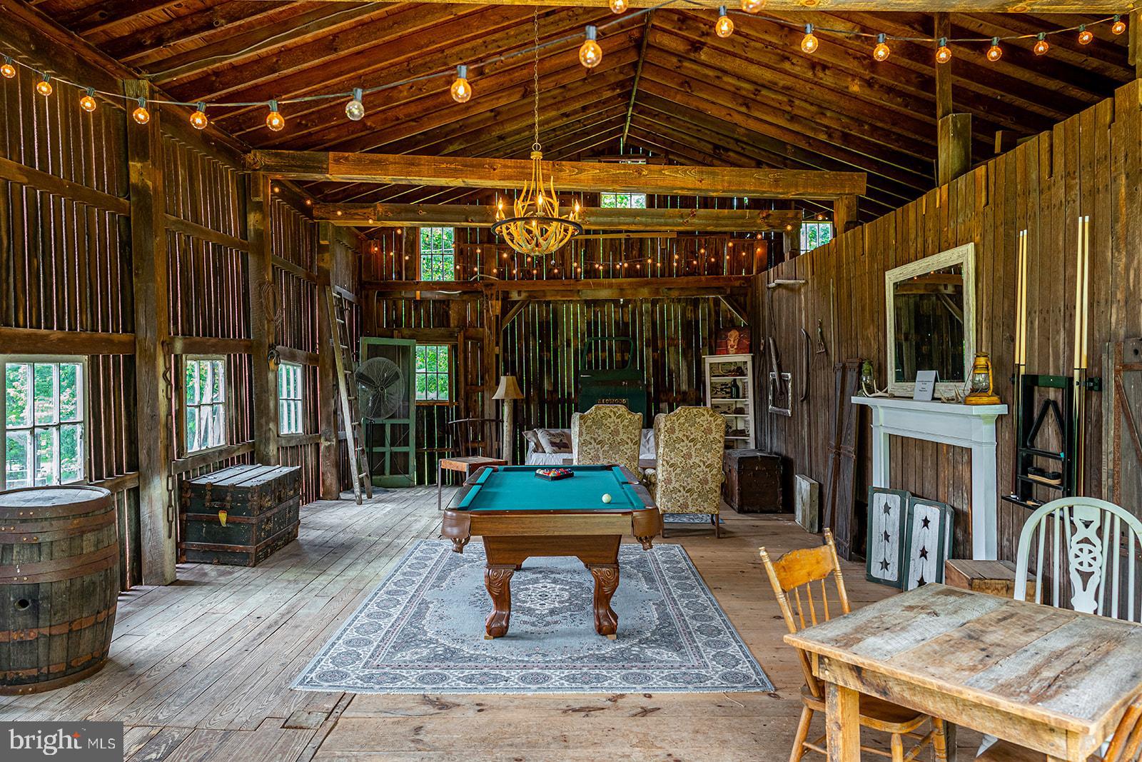 LOVETTSVILLE - Residential