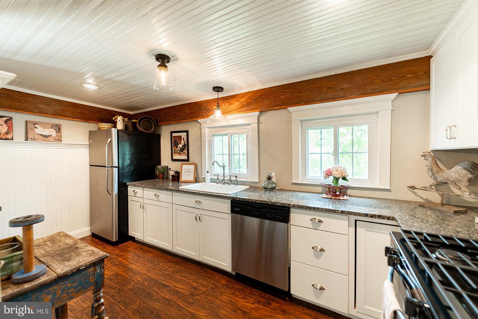 LOVETTSVILLE - Residential