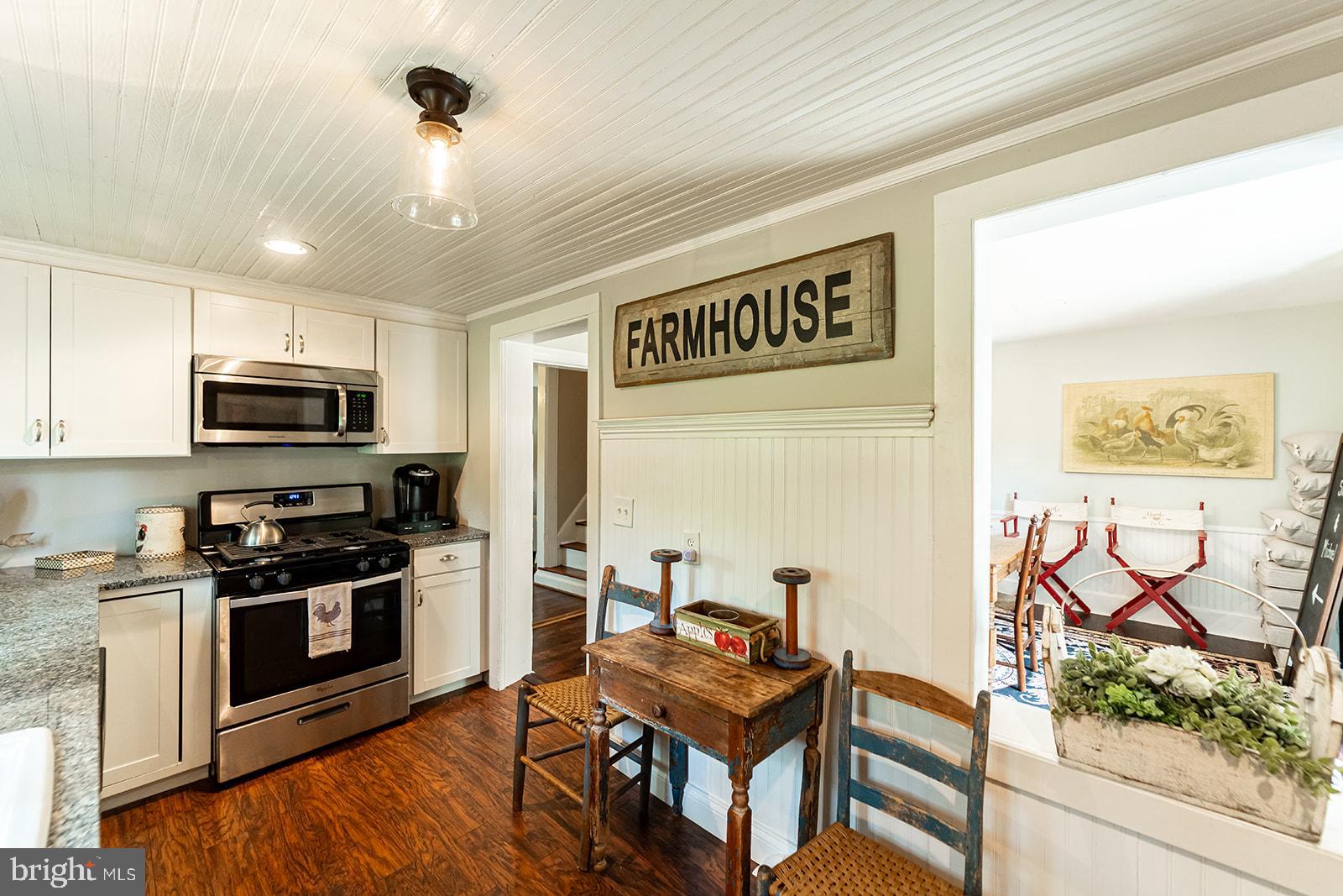 LOVETTSVILLE - Residential