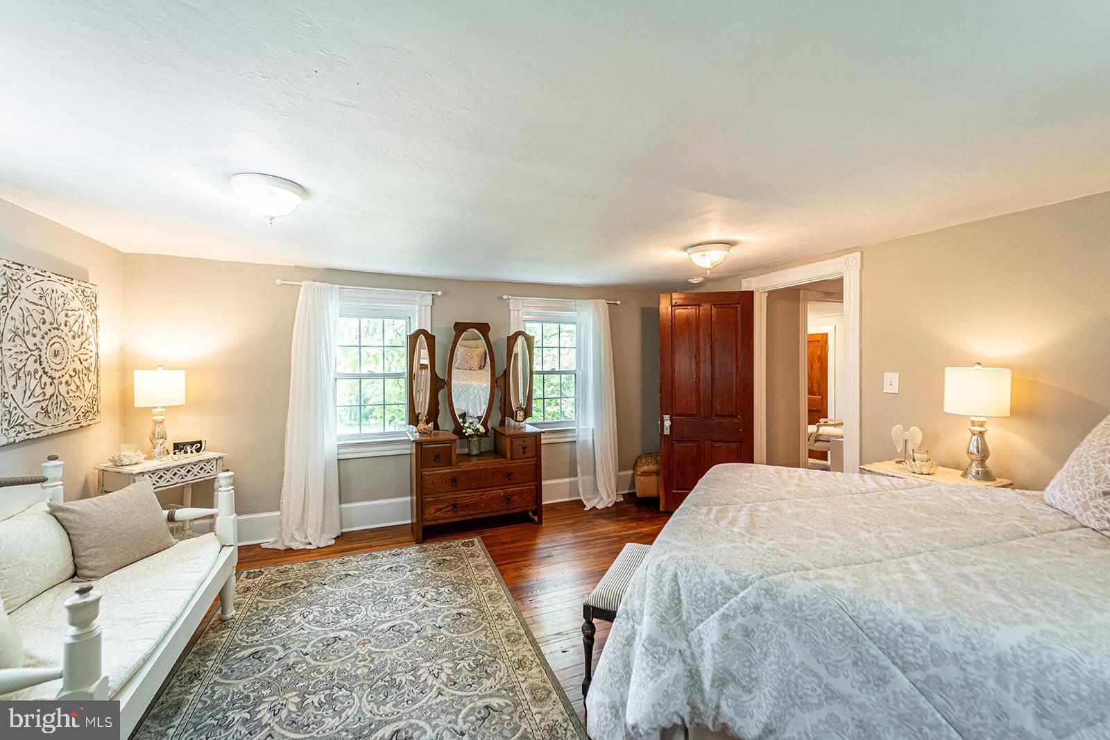 LOVETTSVILLE - Residential