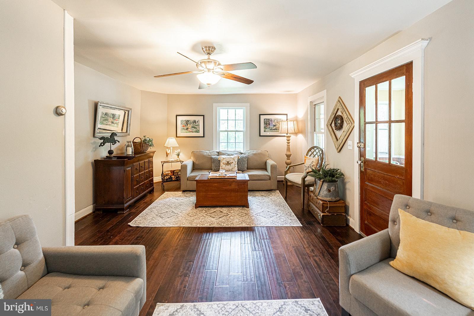 LOVETTSVILLE - Residential