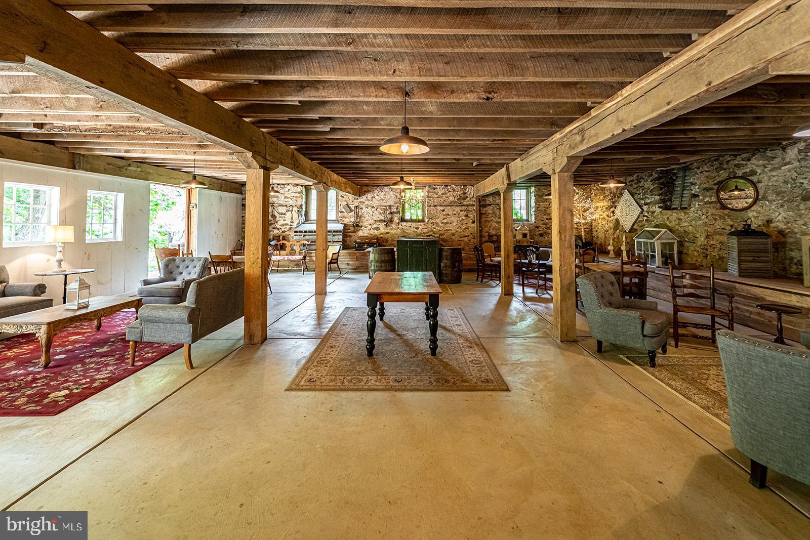 LOVETTSVILLE - Residential