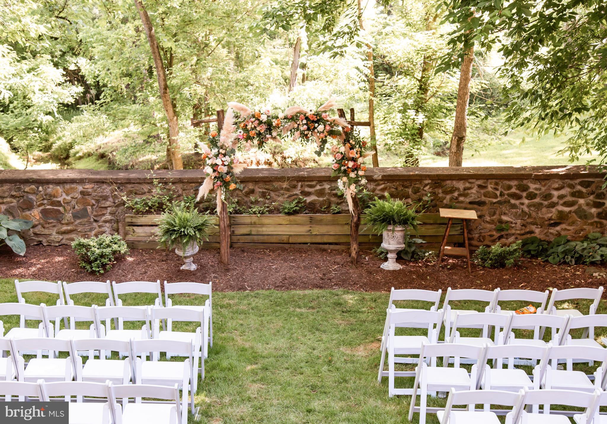 LOVETTSVILLE - Residential