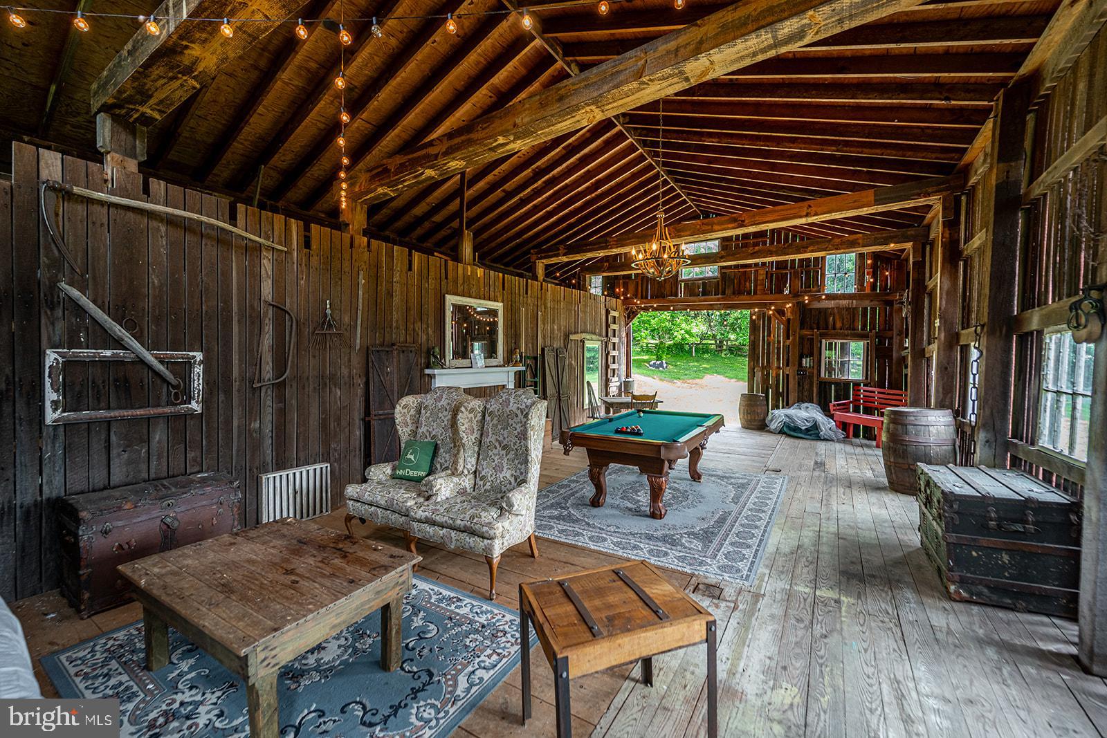 LOVETTSVILLE - Residential