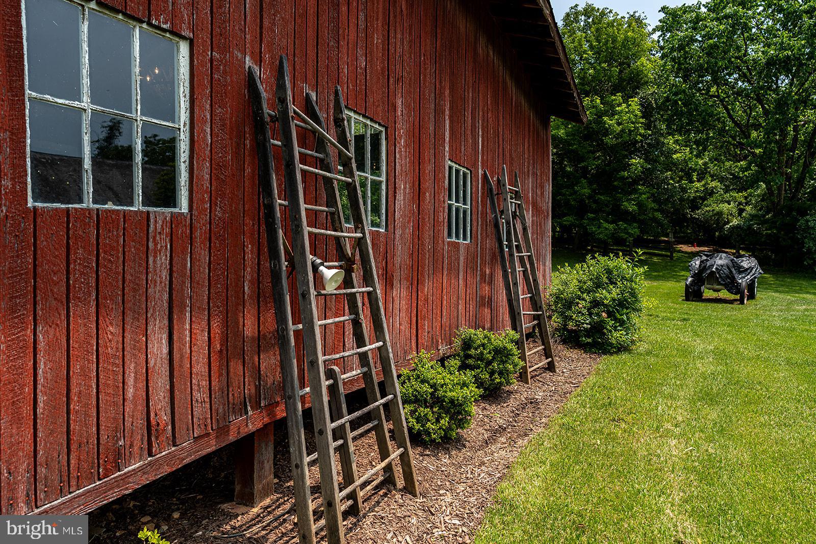 LOVETTSVILLE - Residential