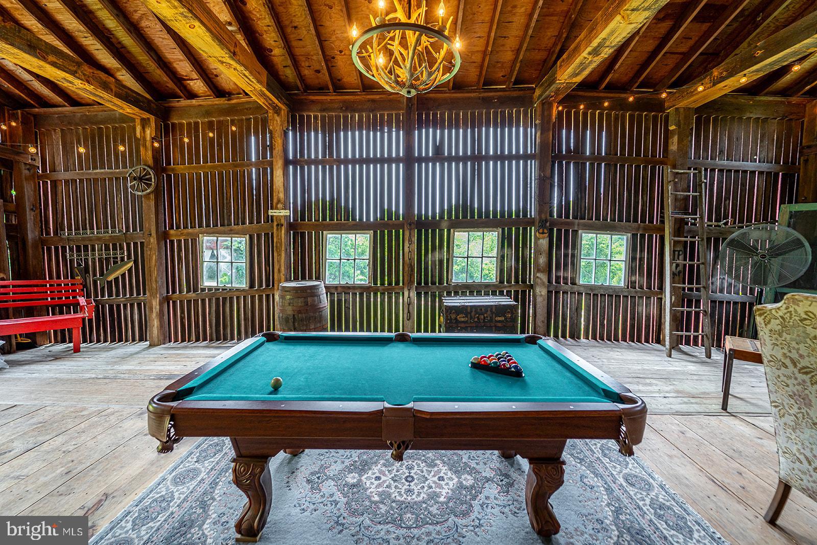 LOVETTSVILLE - Residential