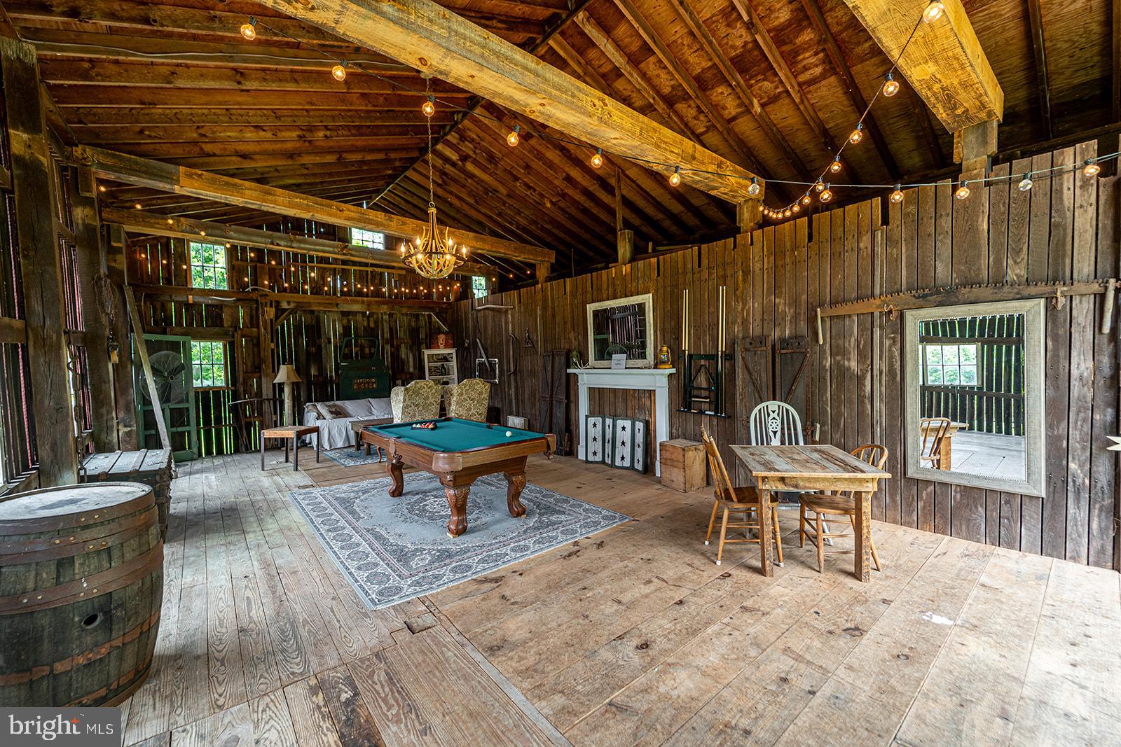 LOVETTSVILLE - Residential