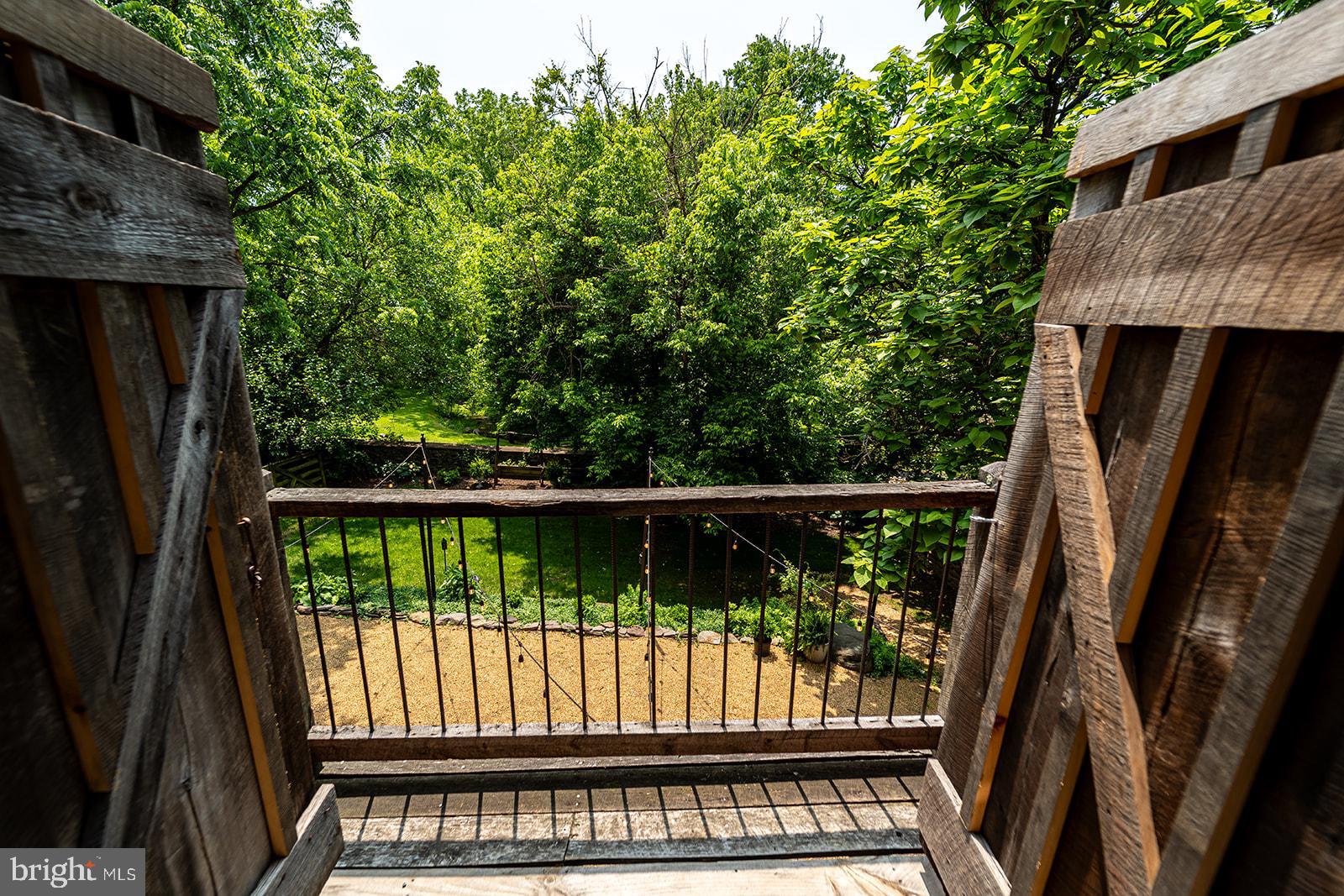 LOVETTSVILLE - Residential