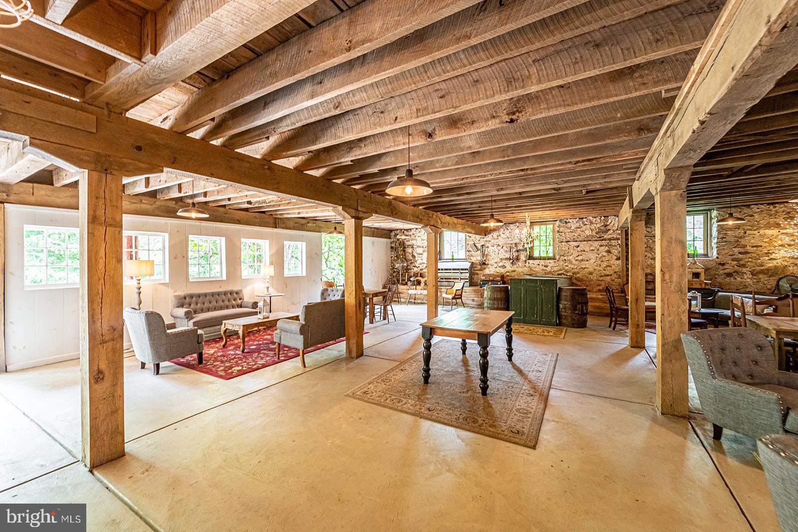 LOVETTSVILLE - Residential