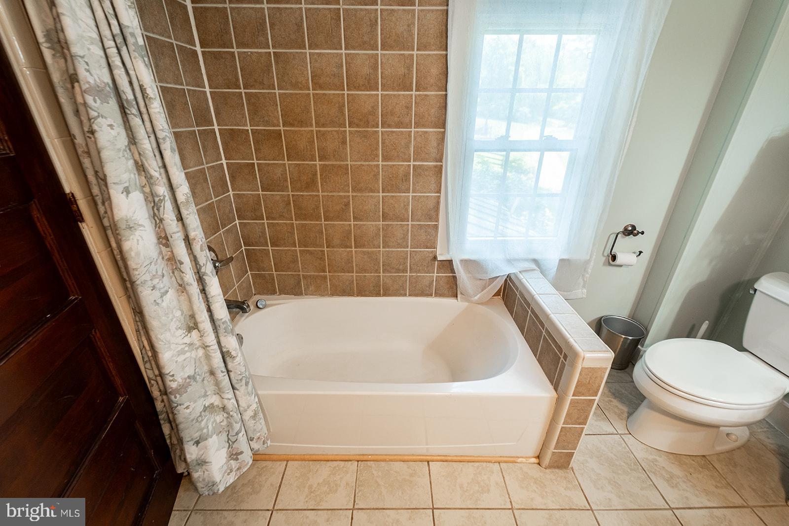 LOVETTSVILLE - Residential