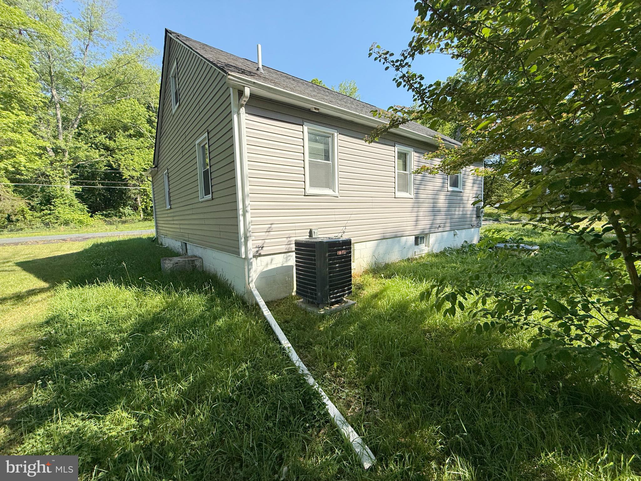 1535 MITCHELL LANE