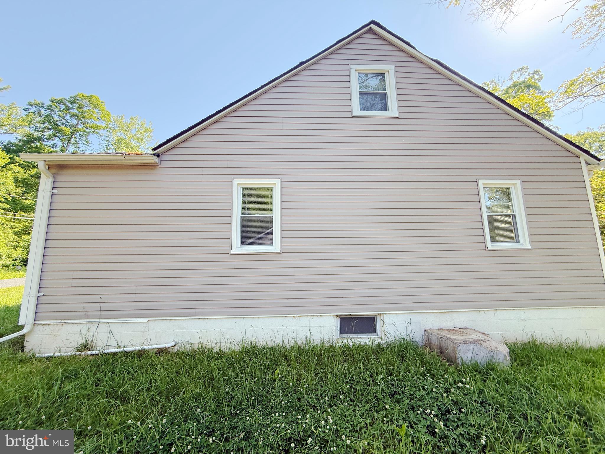 1535 MITCHELL LANE