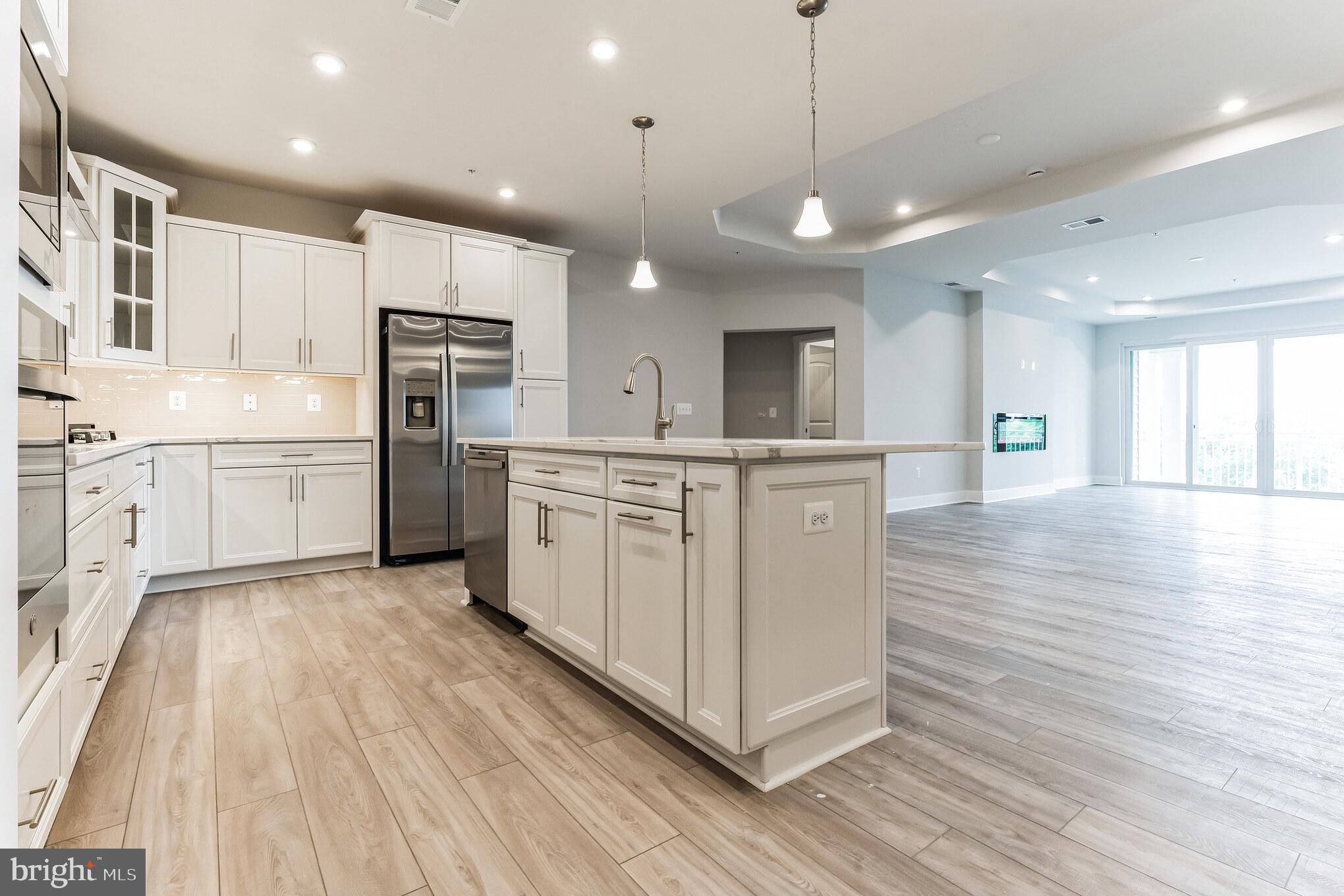 736 WARBLER WAY 2733
