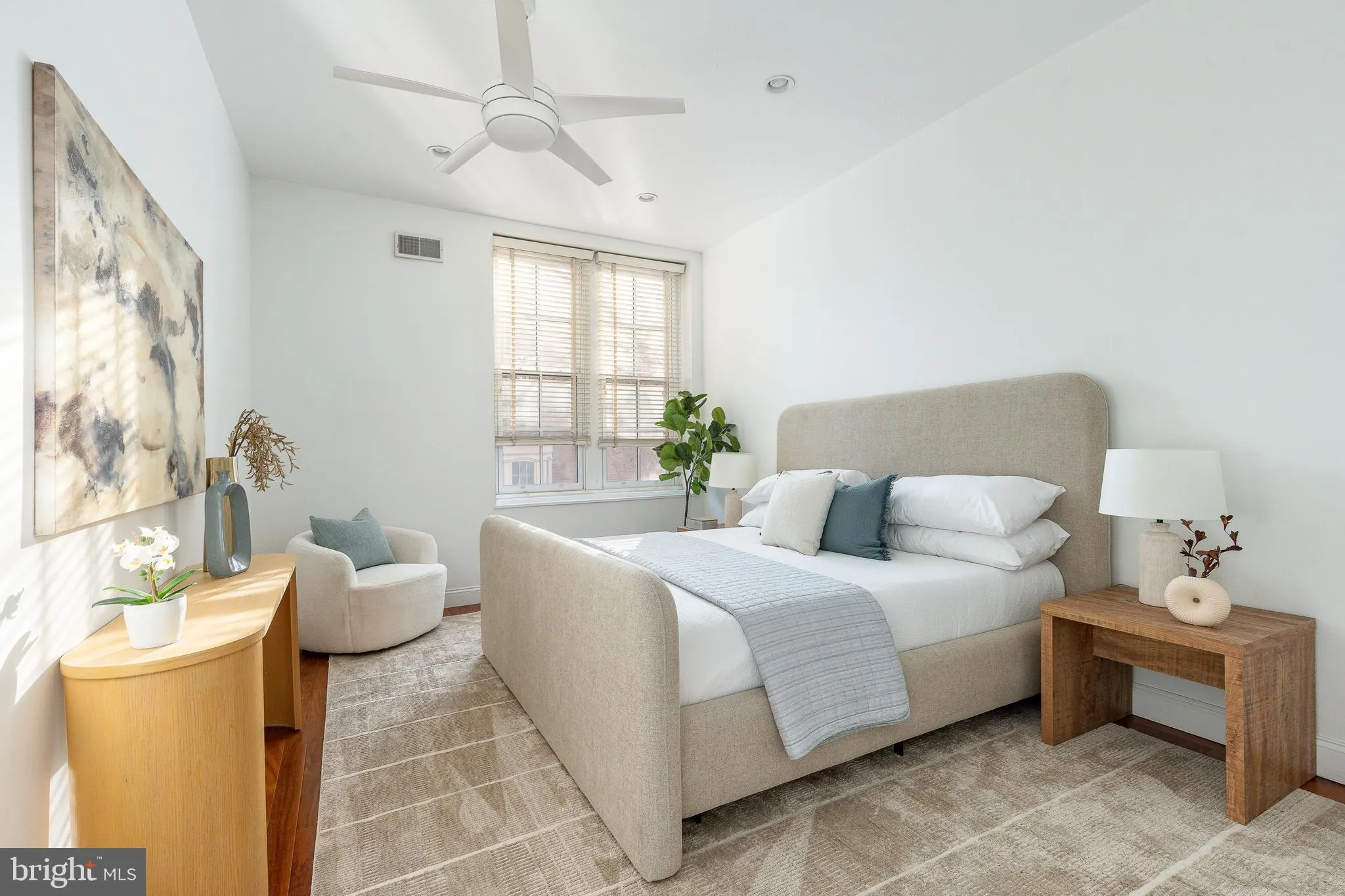 Philadelphia, Pennsylvania 19107, United States, 1 Bedroom Bedrooms, ,1 BathroomBathrooms,Residential,Contingent,251613