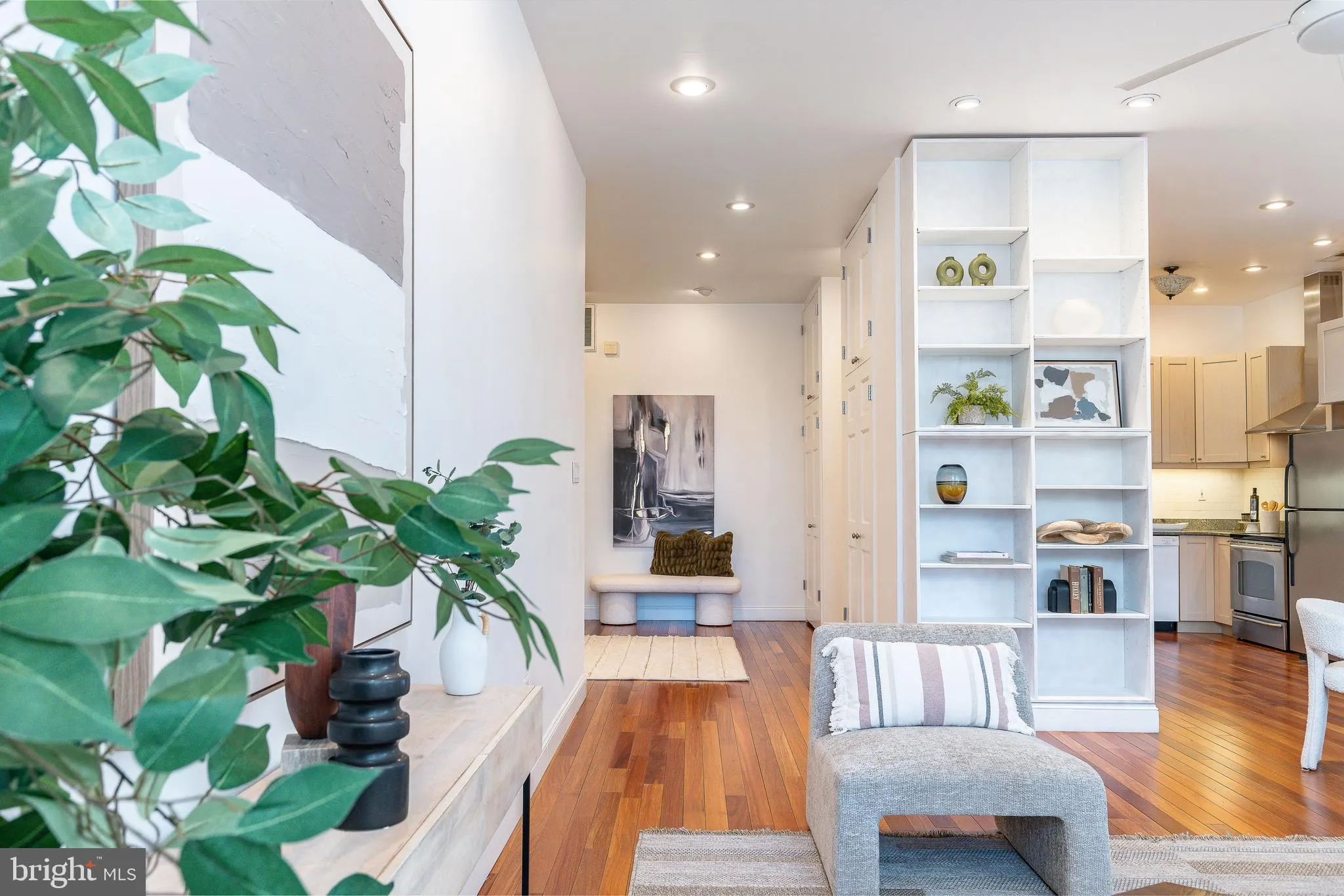 Philadelphia, Pennsylvania 19107, United States, 1 Bedroom Bedrooms, ,1 BathroomBathrooms,Residential,Contingent,251613