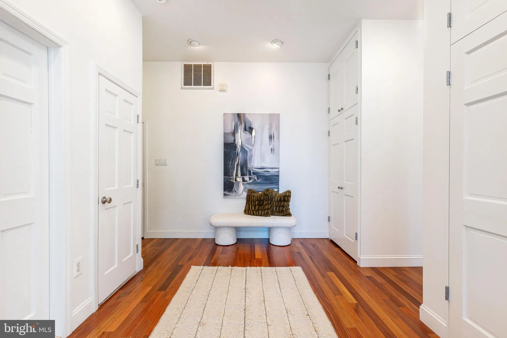 Philadelphia, Pennsylvania 19107, United States, 1 Bedroom Bedrooms, ,1 BathroomBathrooms,Residential,Contingent,251613