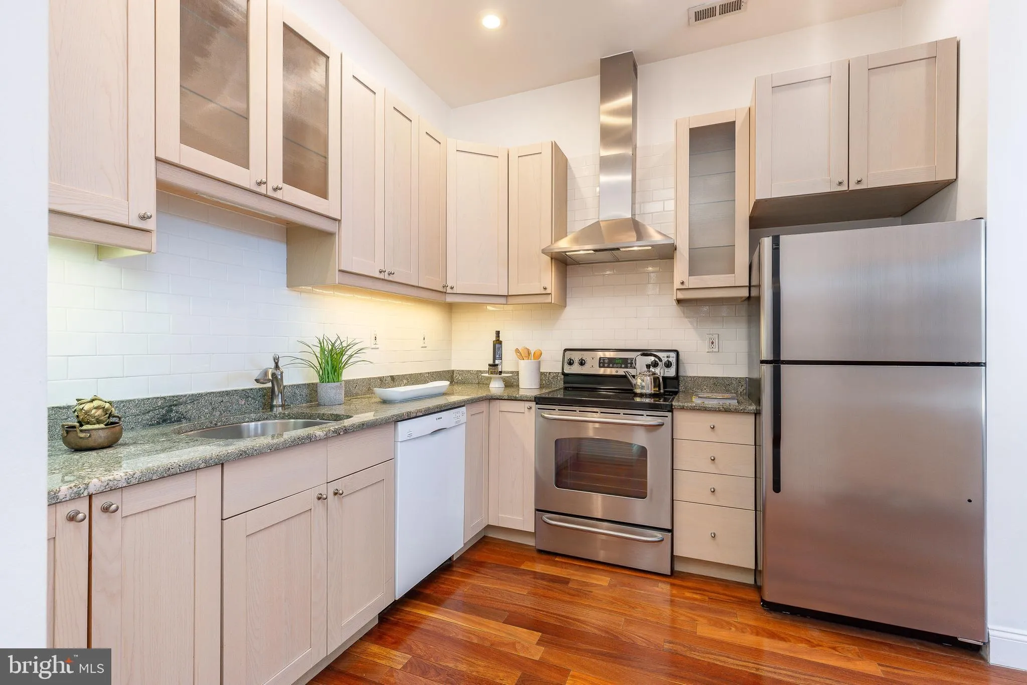 Philadelphia, Pennsylvania 19107, United States, 1 Bedroom Bedrooms, ,1 BathroomBathrooms,Residential,Contingent,251613