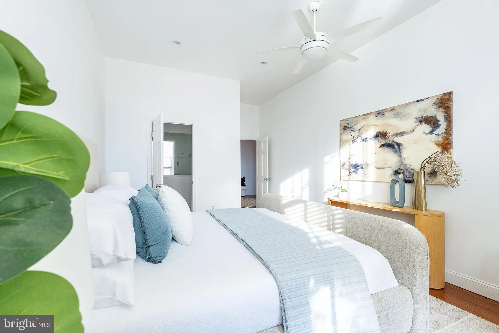 Philadelphia, Pennsylvania 19107, United States, 1 Bedroom Bedrooms, ,1 BathroomBathrooms,Residential,Contingent,251613