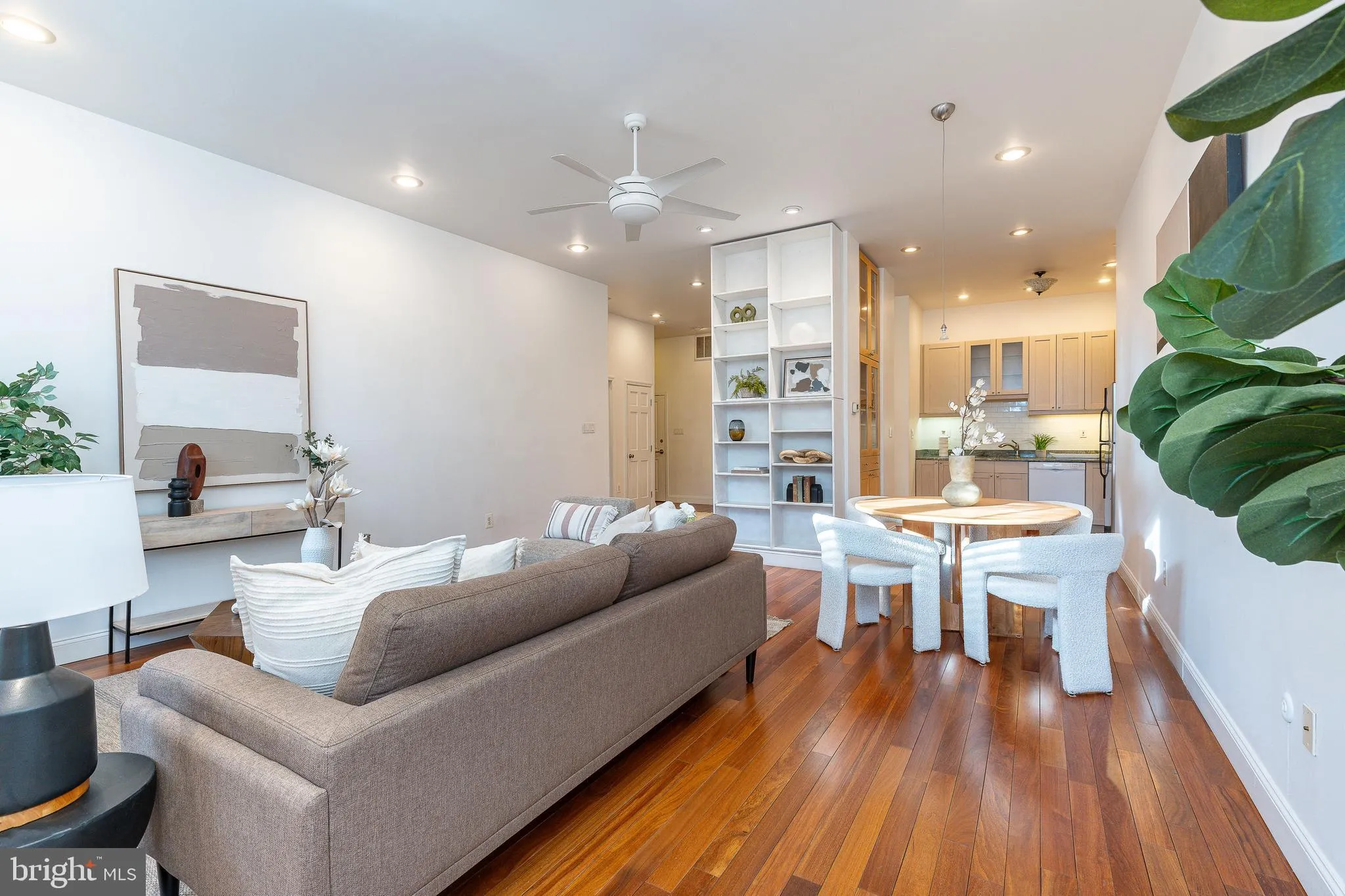 Philadelphia, Pennsylvania 19107, United States, 1 Bedroom Bedrooms, ,1 BathroomBathrooms,Residential,Contingent,251613