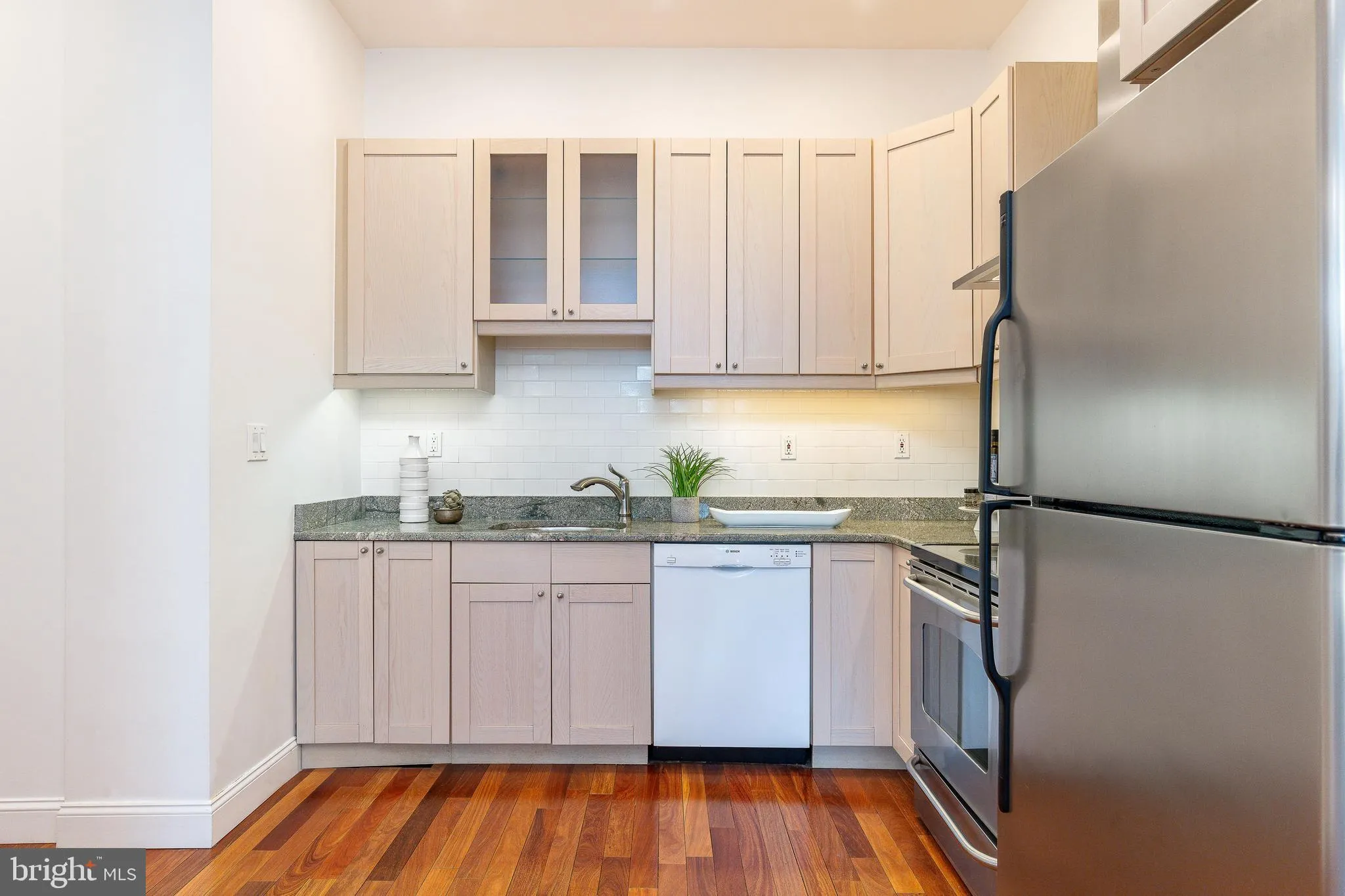 Philadelphia, Pennsylvania 19107, United States, 1 Bedroom Bedrooms, ,1 BathroomBathrooms,Residential,Contingent,251613