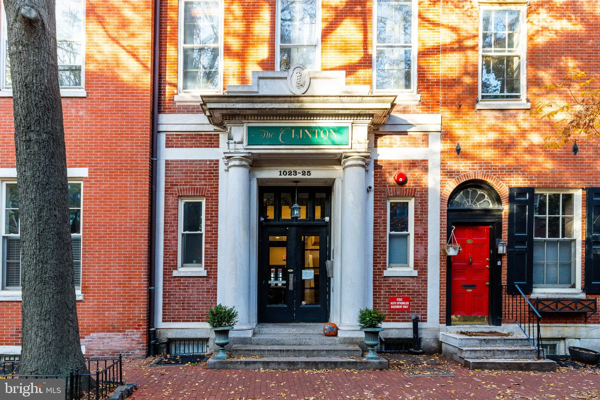 Philadelphia, Pennsylvania 19107, United States, 1 Bedroom Bedrooms, ,1 BathroomBathrooms,Residential,Contingent,251613