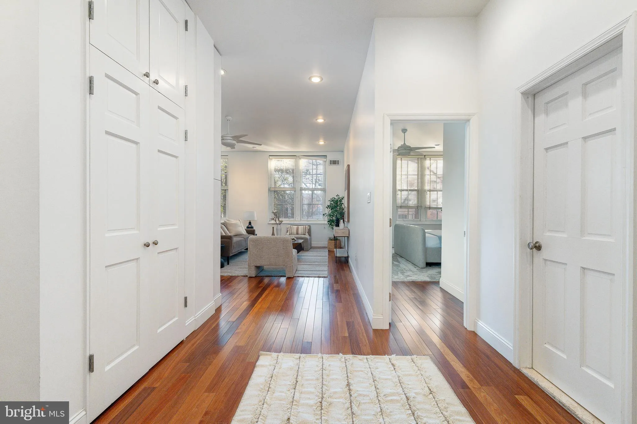 Philadelphia, Pennsylvania 19107, United States, 1 Bedroom Bedrooms, ,1 BathroomBathrooms,Residential,Contingent,251613