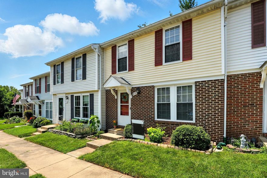 Welcome to this charming 3-bedroom, 2.5-bath home located in the heart of Warrenton! Enjoy outdoor living with a spacious deck and a fully fenced backyard—perfect for relaxing or entertaining. Inside, the finished basement provides ample space for a home office, recreation, or hosting guests. Don’t miss this comfortable and versatile home in a sought-after location!  Experience  the blend of comfort and convenience in this charming neighborhood. Please wear booties.