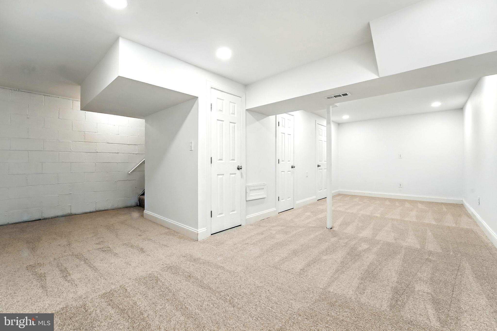 TOWNS OF OAK SPRINGS - Residential