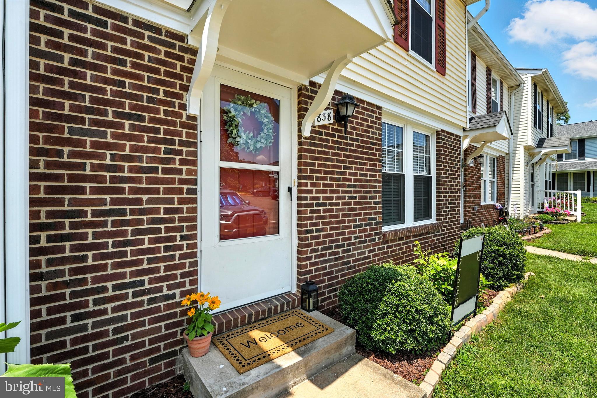 838 OAK LEAF COURT