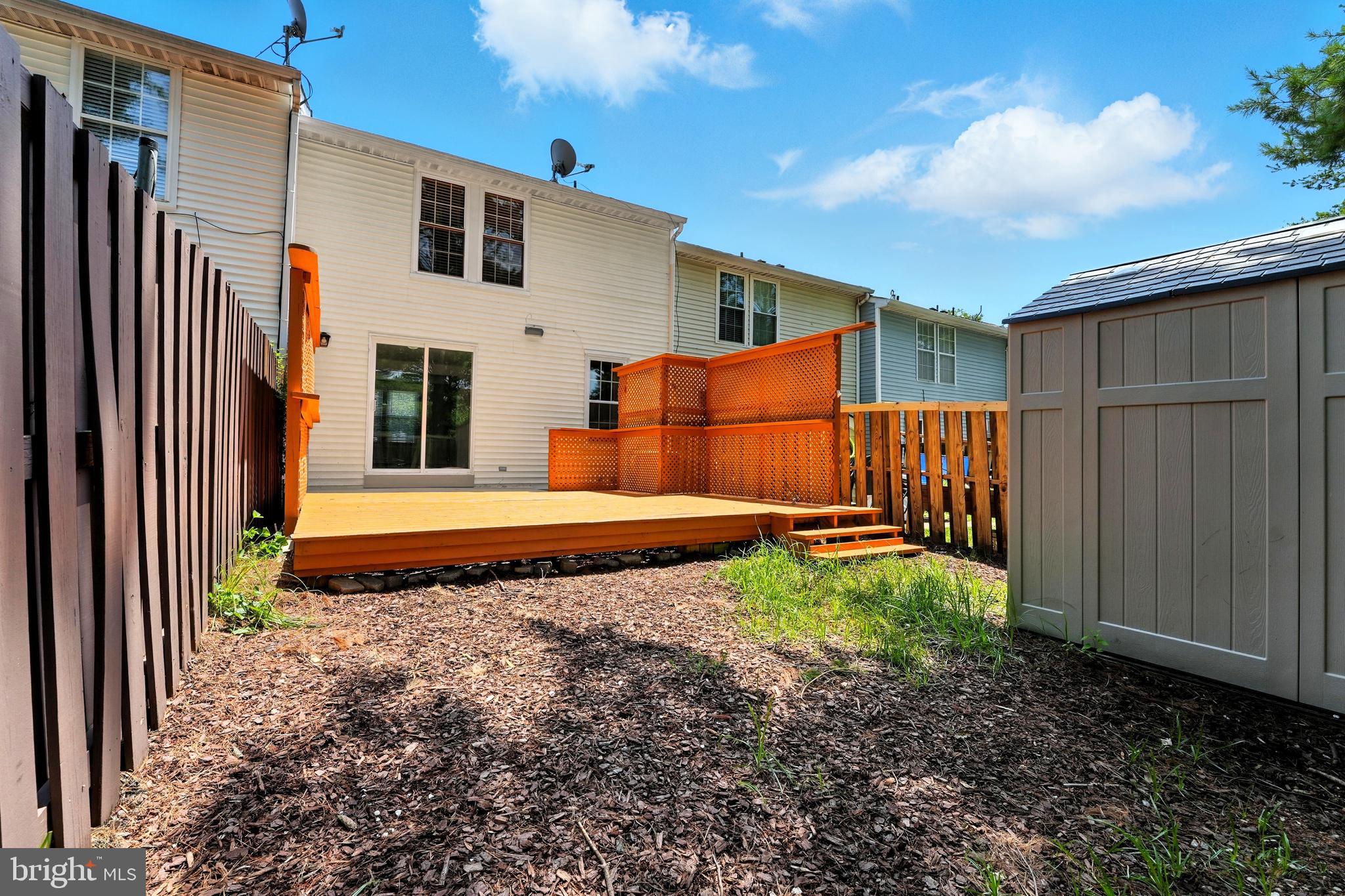 838 OAK LEAF COURT