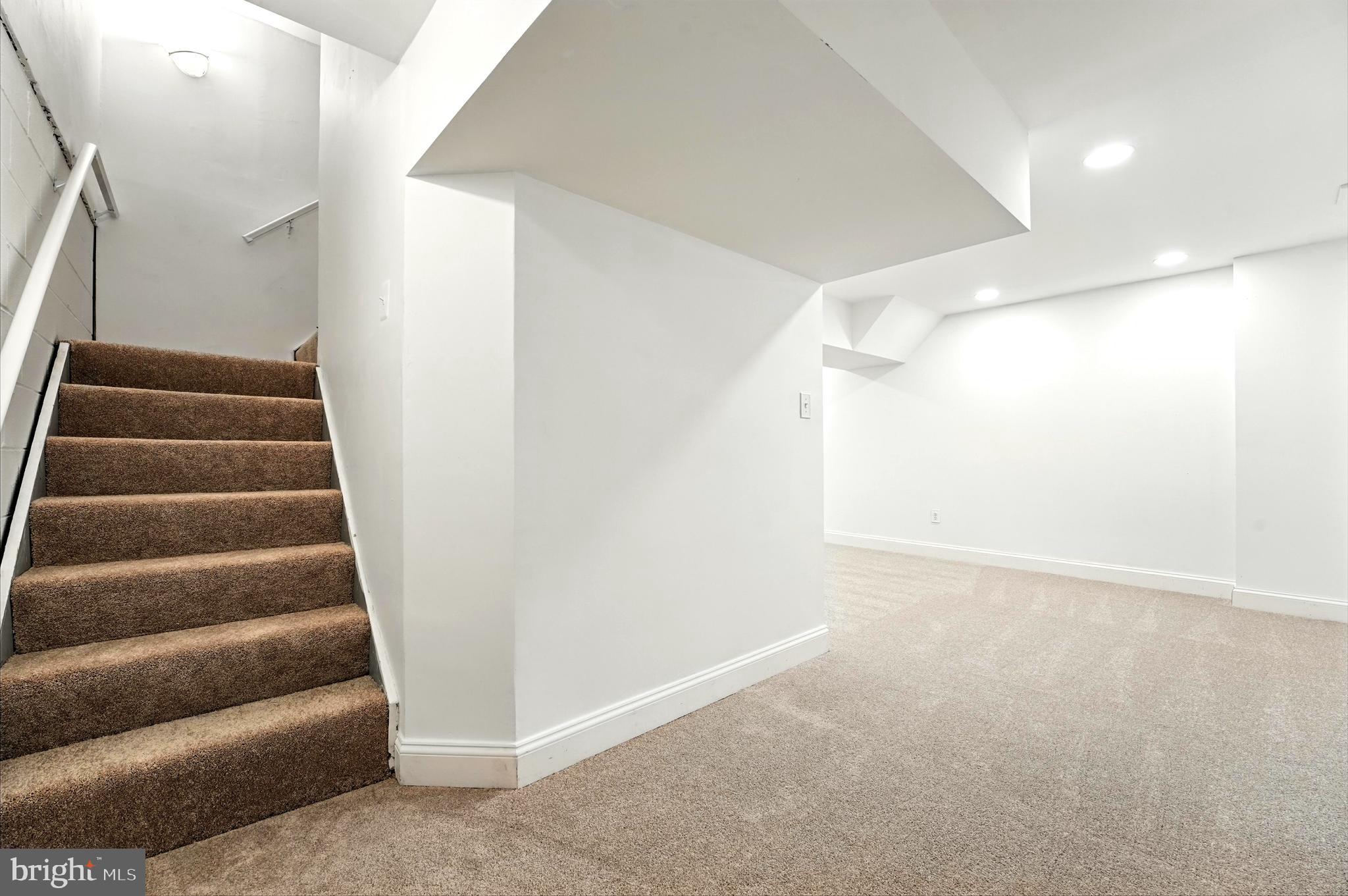 TOWNS OF OAK SPRINGS - Residential