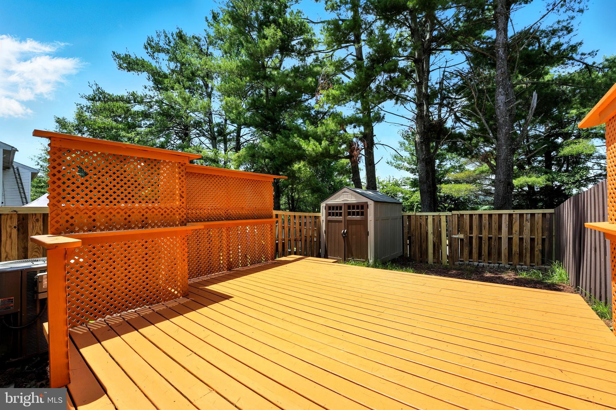 838 OAK LEAF COURT