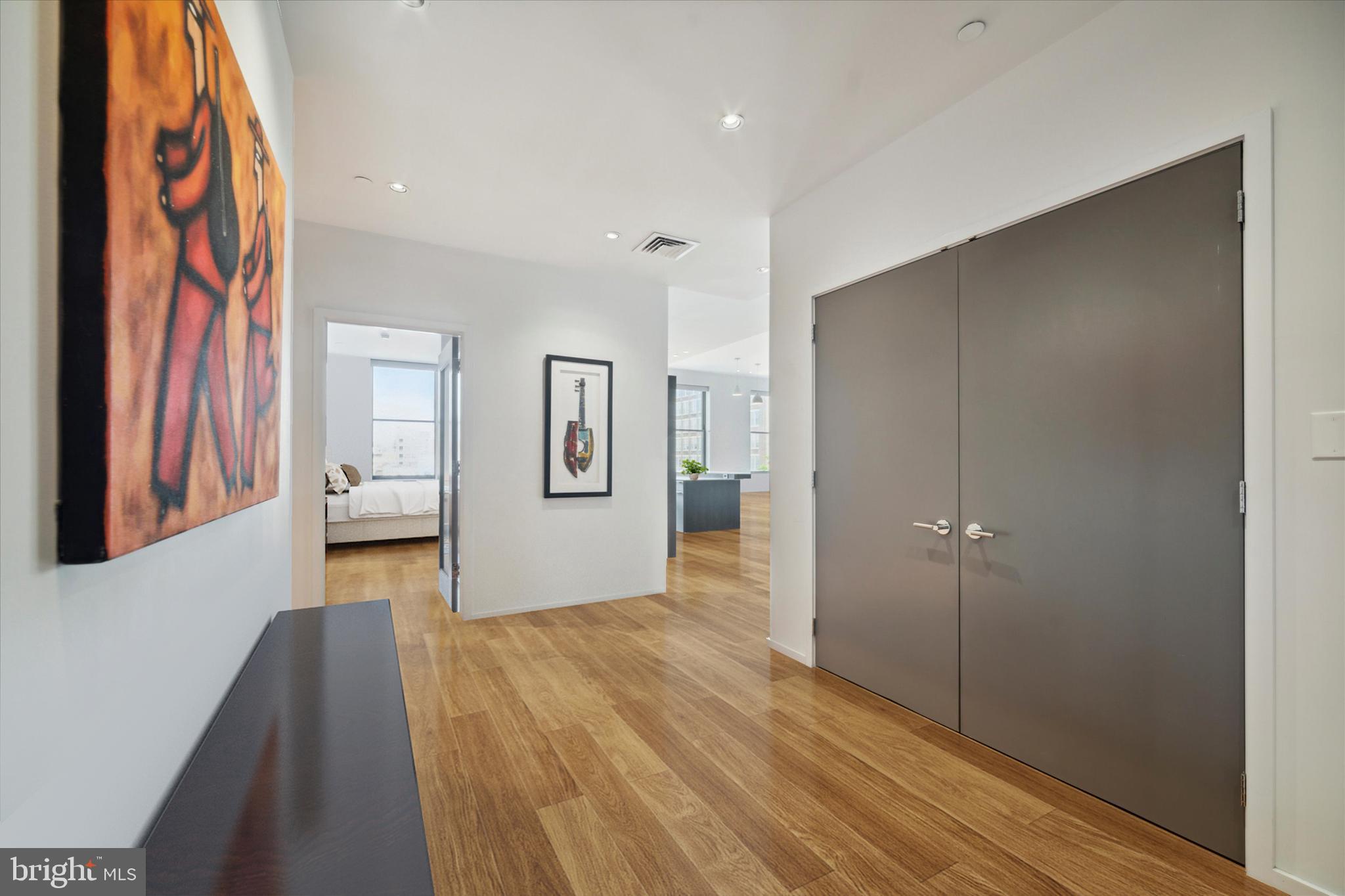 SOCIETY HILL - Residential