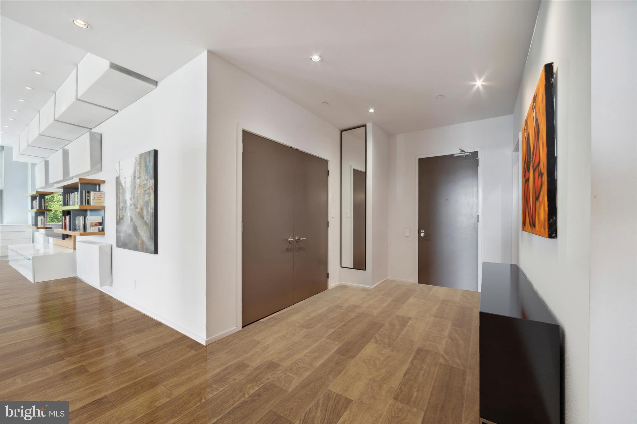 SOCIETY HILL - Residential