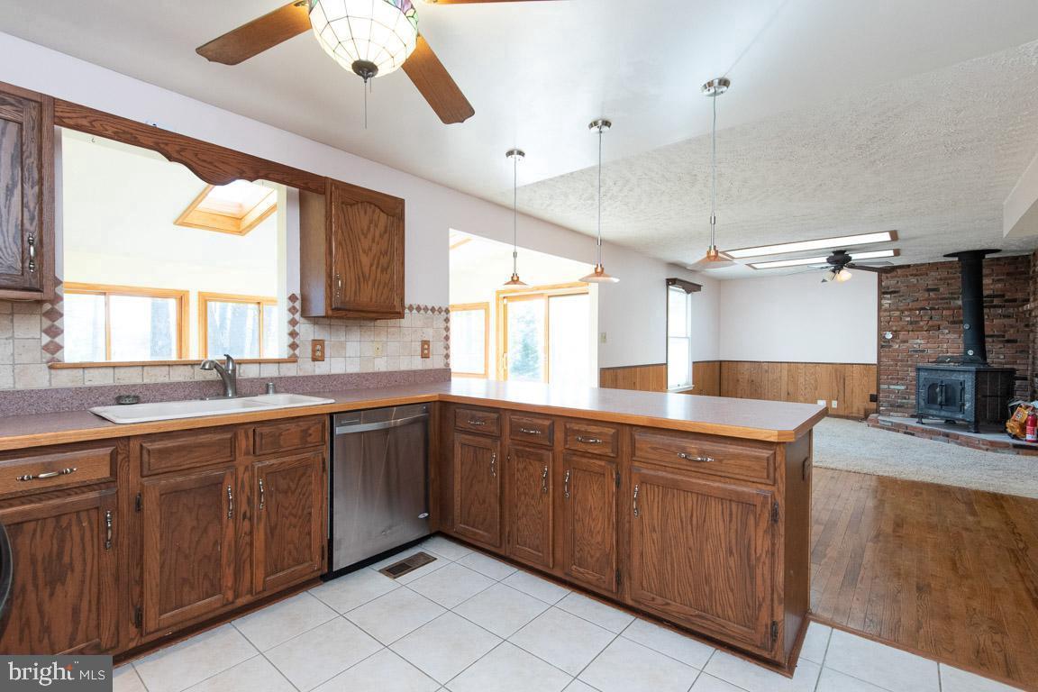 OAK HOLLOW - Residential Lease