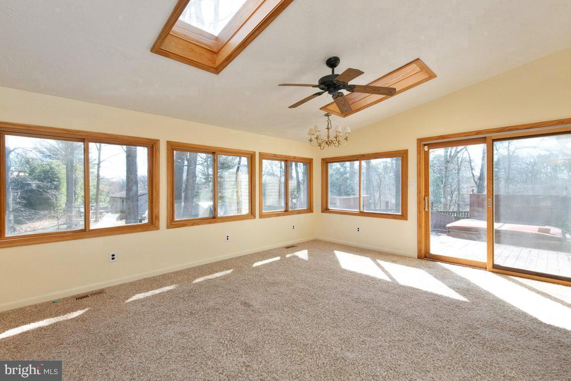 OAK HOLLOW - Residential Lease