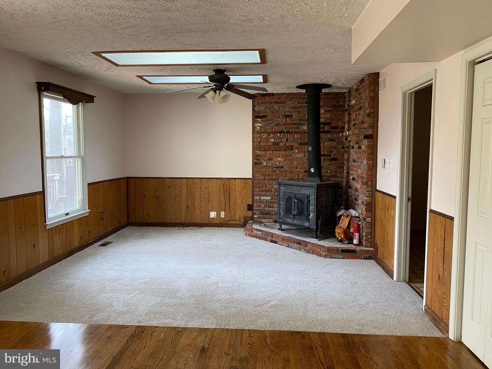 OAK HOLLOW - Residential Lease