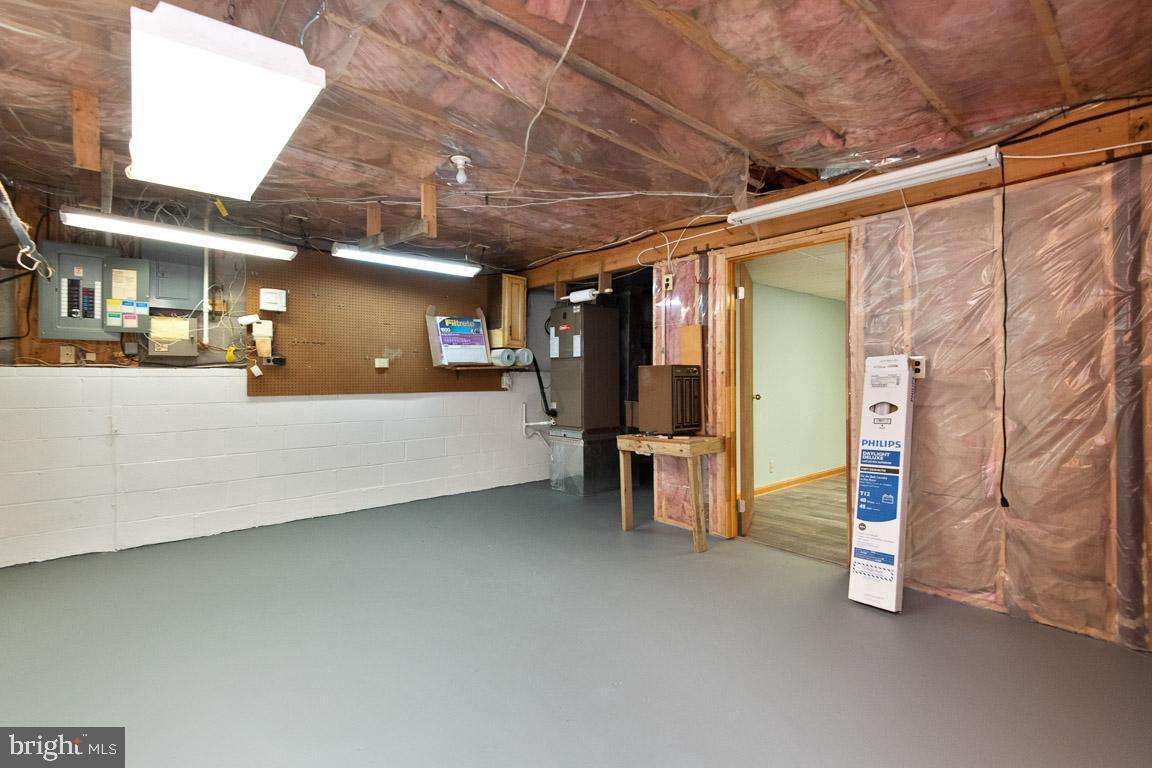 OAK HOLLOW - Residential Lease