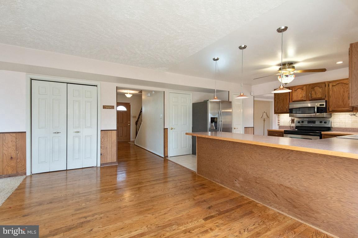 OAK HOLLOW - Residential Lease