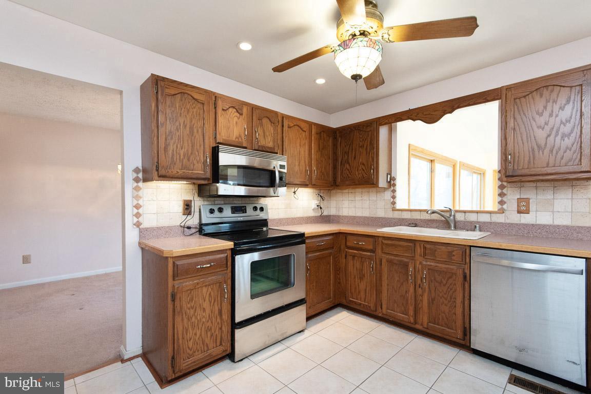 OAK HOLLOW - Residential Lease