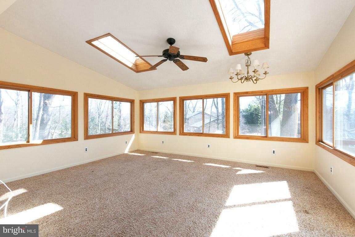 OAK HOLLOW - Residential Lease