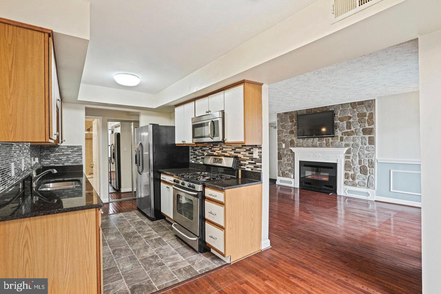 102 DUVALL LANE 9-301