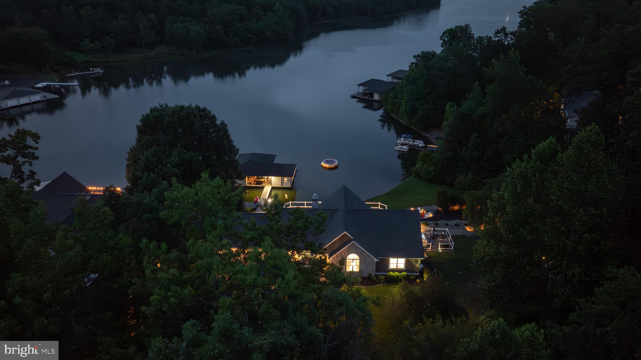 MYSTIC POINTE - Residential