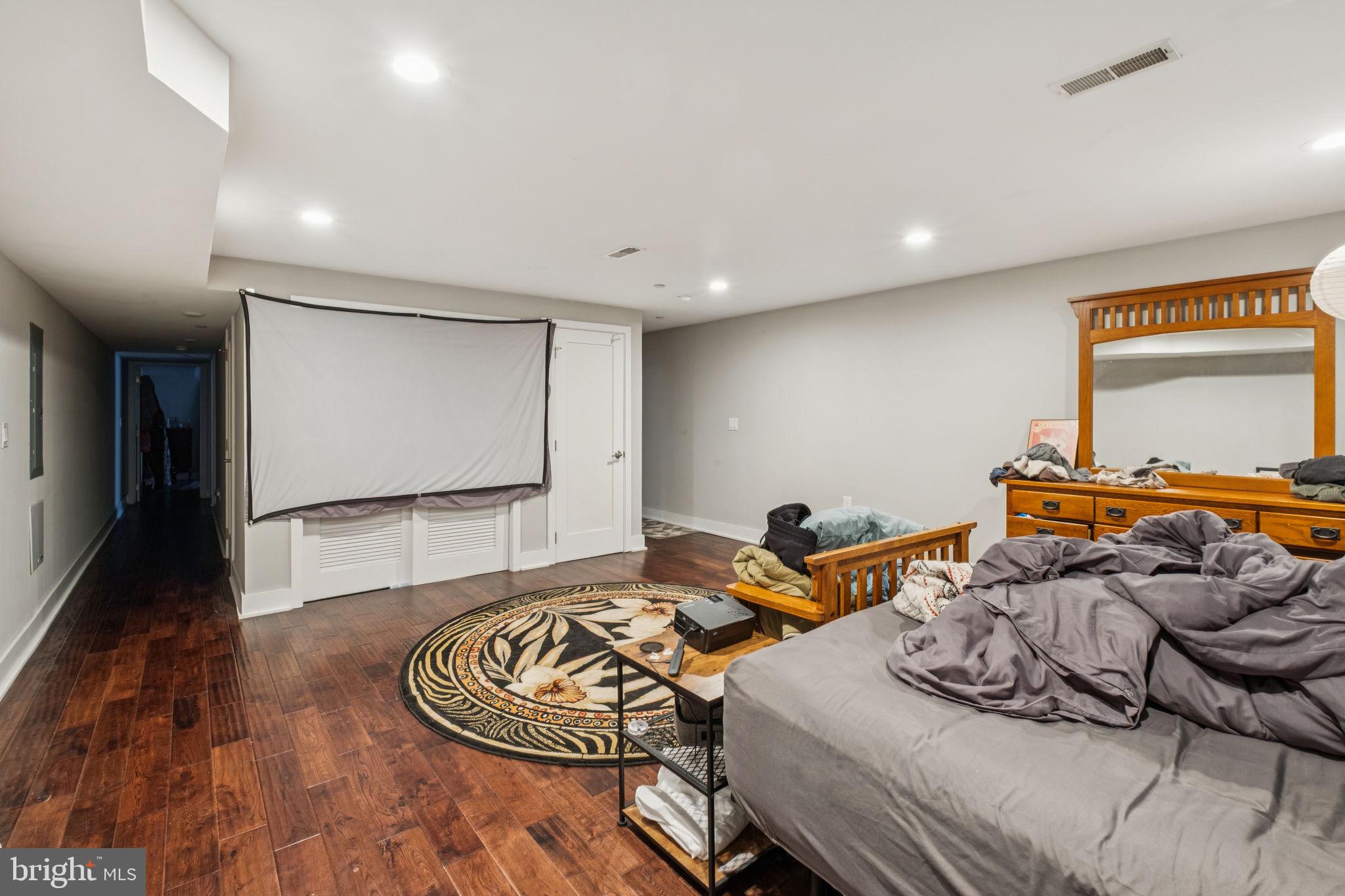 ART MUSEUM AREA - Residential Income