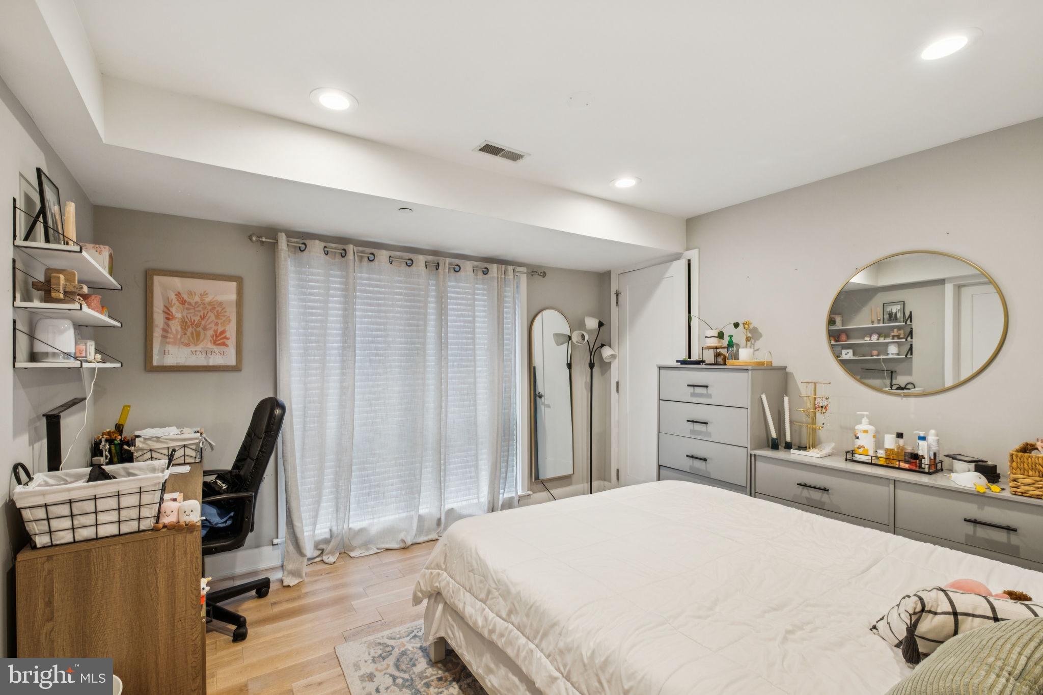 ART MUSEUM AREA - Residential Income